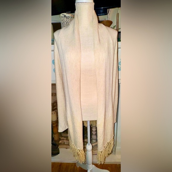 Lilly Pulitzer Tatum Long Fringe Hem Cardigan. Size medium. EEUC worn once - Picture 2 of 14
